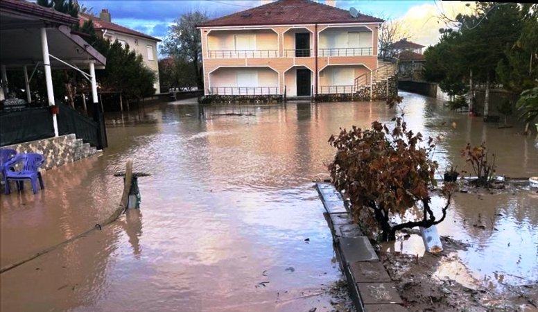 Kulu’yu sel bastı! Tarım arazileri sular altında kaldı