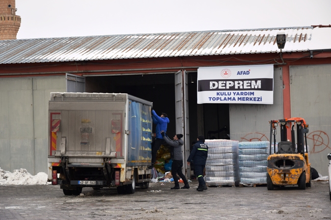 Kulu'da deprem bölgesi için yardım seferberliği sürüyor