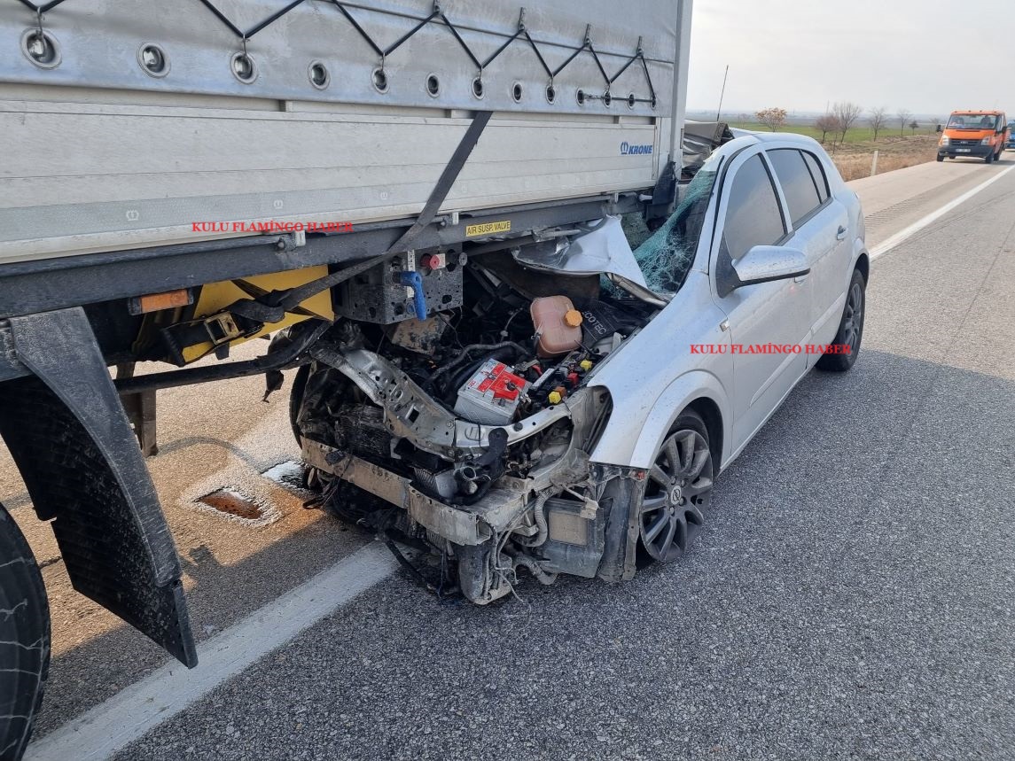 KULU'da otomobil TIR'a ok gibi saplandı sürücü ağır yaralandı