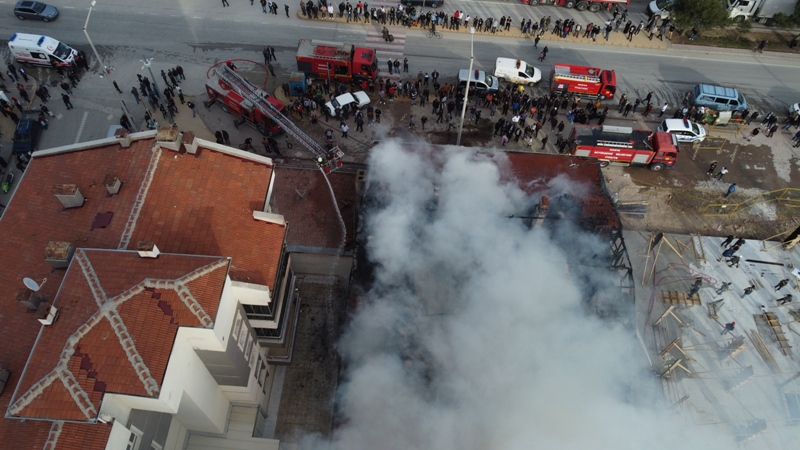 Kulu’da işyeri çatısında çıkan yangın söndürüldü