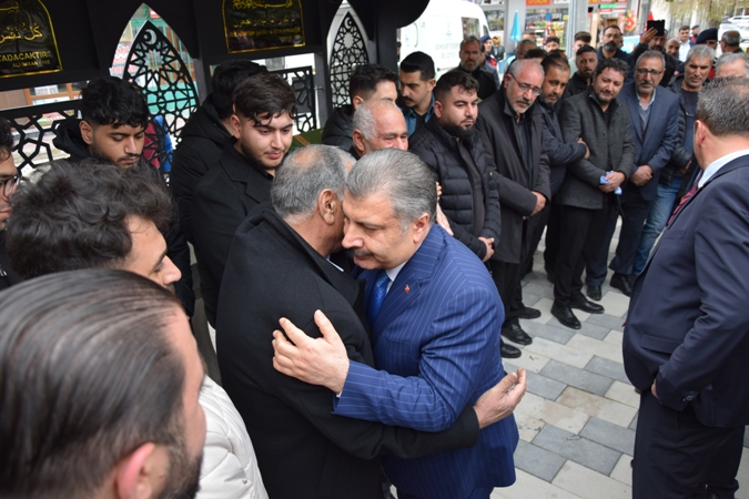 Sağlık Bakanı Koca, Konya'da yakınının cenaze törenine katıldı