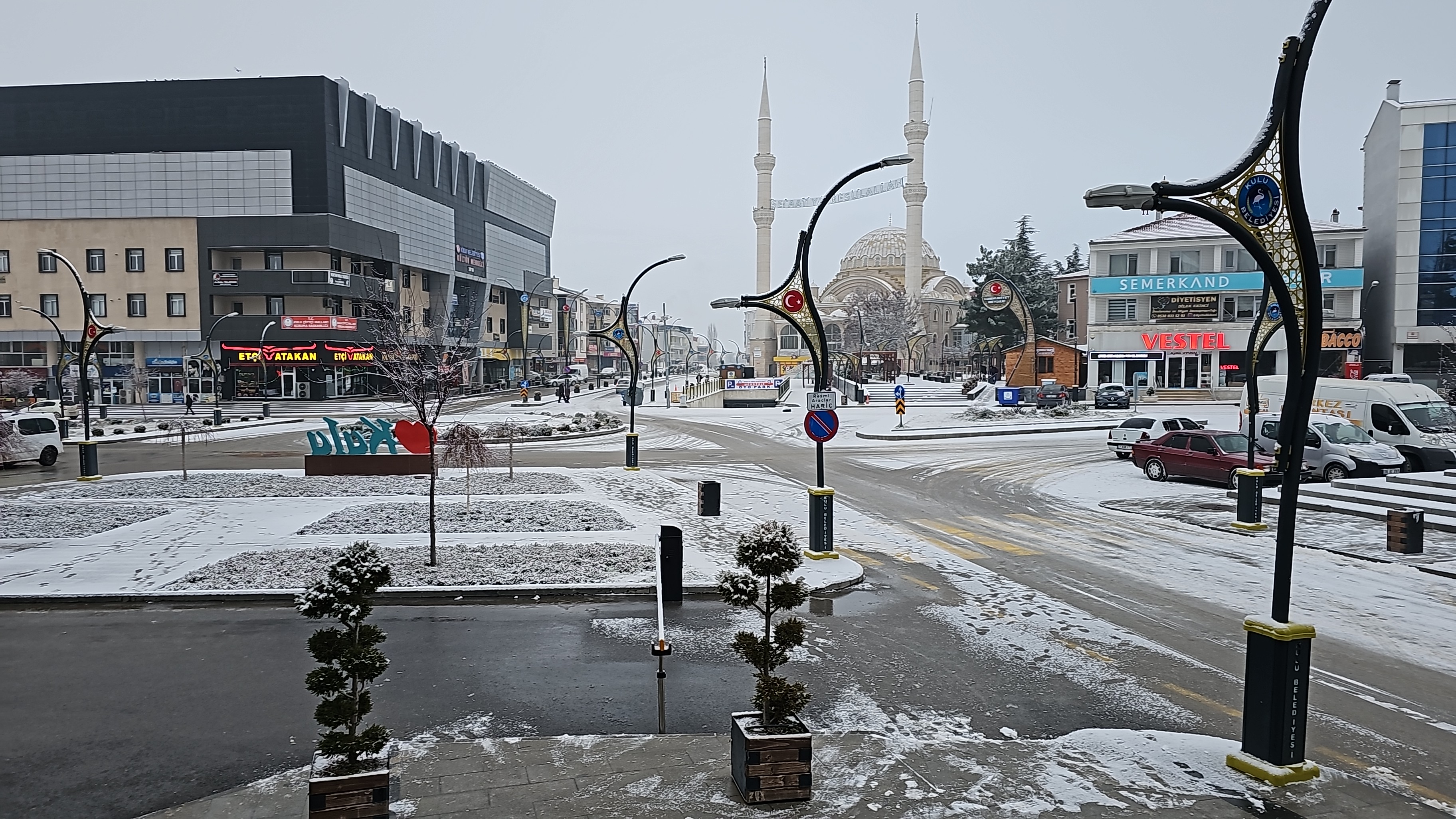 Kulu’da yılın ilk karı yağdı