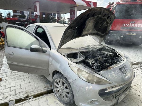 Kulu'da seyir halindeki otomobilde çıkan yangın söndürüldü