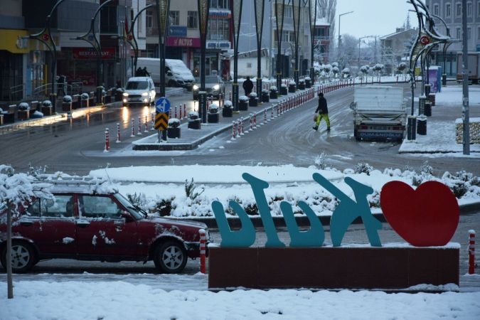 Kulu ‘da mevsimin ilk karı yağdı