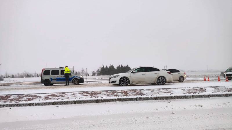 Ankara- Konya  kara yolu ulaşıma kapandı