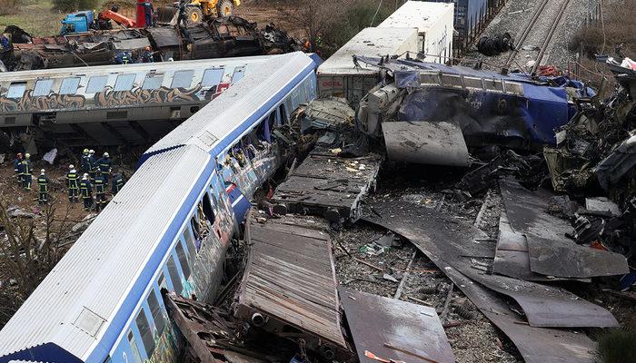 Yunanistan'daki tren kazasında 36 kişi hayatını kaybetti! Yunan Bakan Karamanlis istifa etti